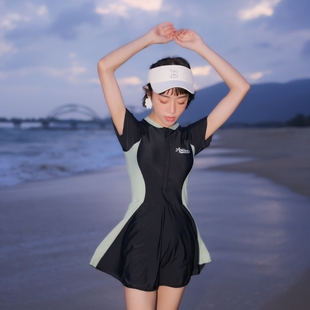 学游泳大码 泳衣女胖mm游泳衣女士运动连体保守显瘦微胖女孩遮肉