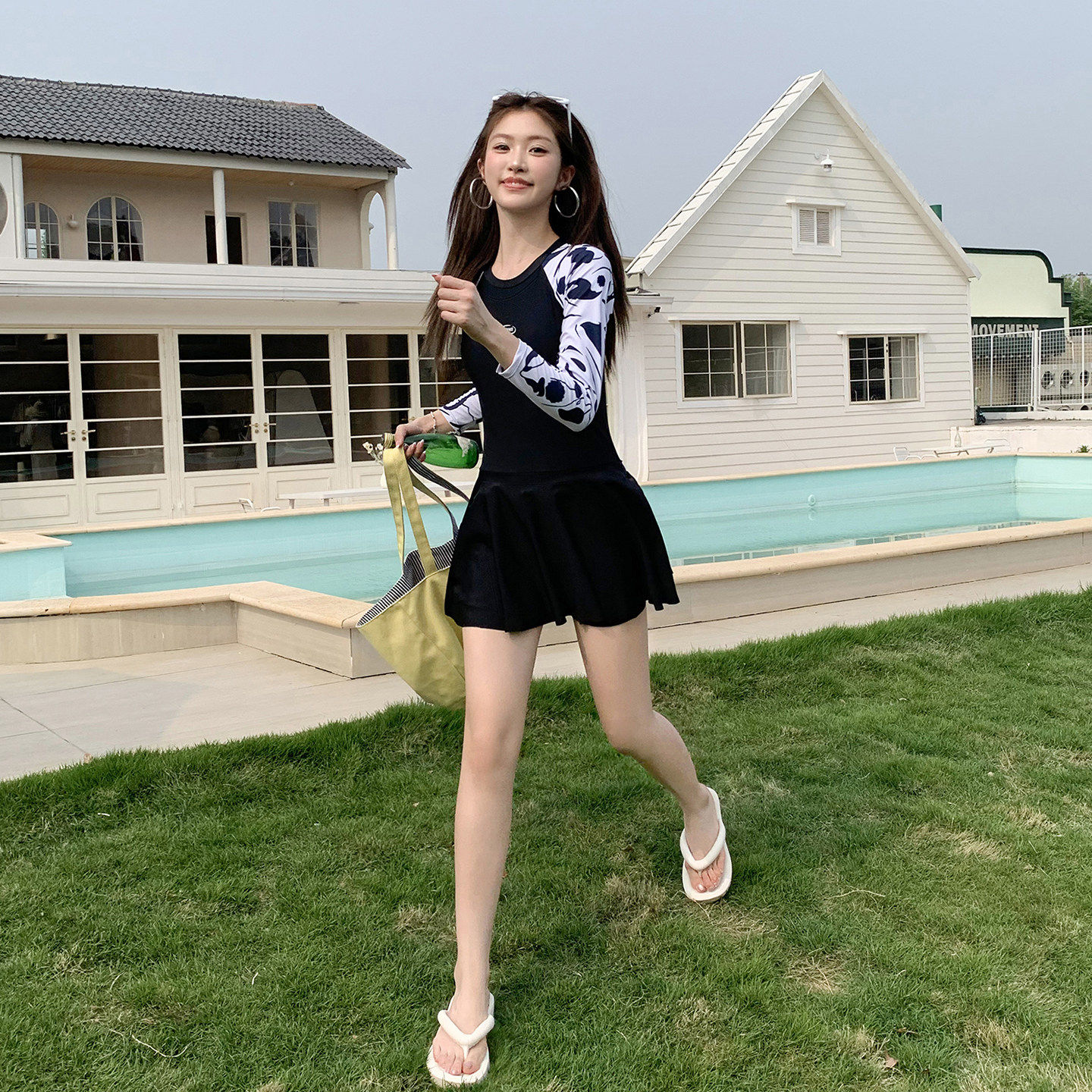 连体泳衣女长袖游泳衣女士大码胖mm200斤显瘦保守微胖女孩平角裤