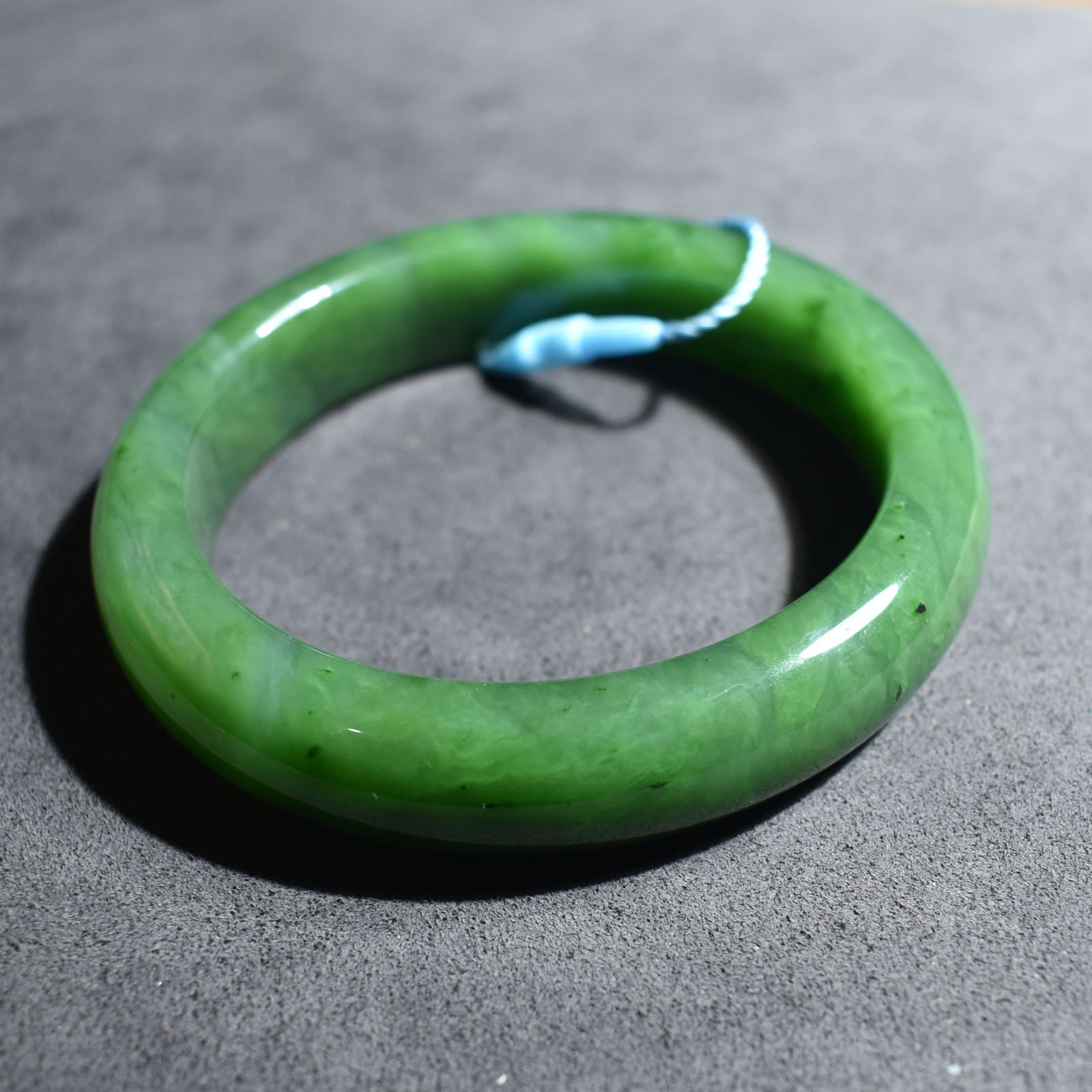 放漏方言和田玉俄罗斯老坑料菠菜绿碧玉内径55.5mm精致女士手镯R1