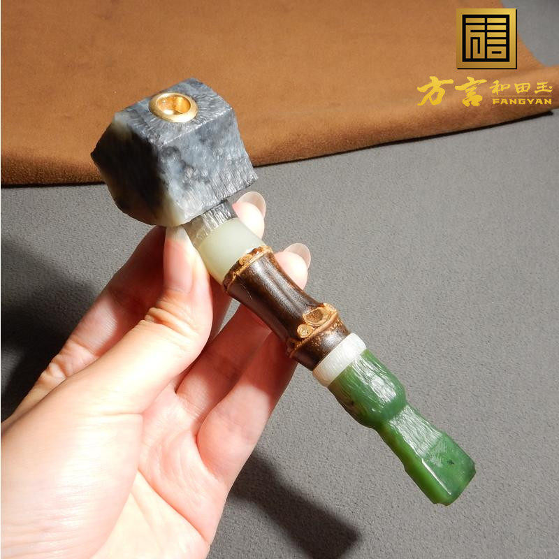 精品级方言和田玉特色罕见新疆青花俄罗斯碧玉双色烟嘴手把件A2