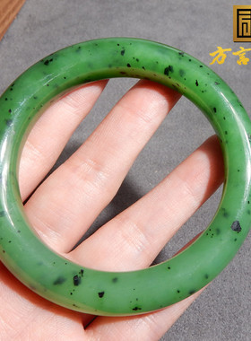 俄料红皮碧玉辣绿色圆条54mm手镯