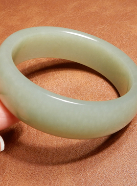 新疆且末料油润细腻蓝色基调手镯