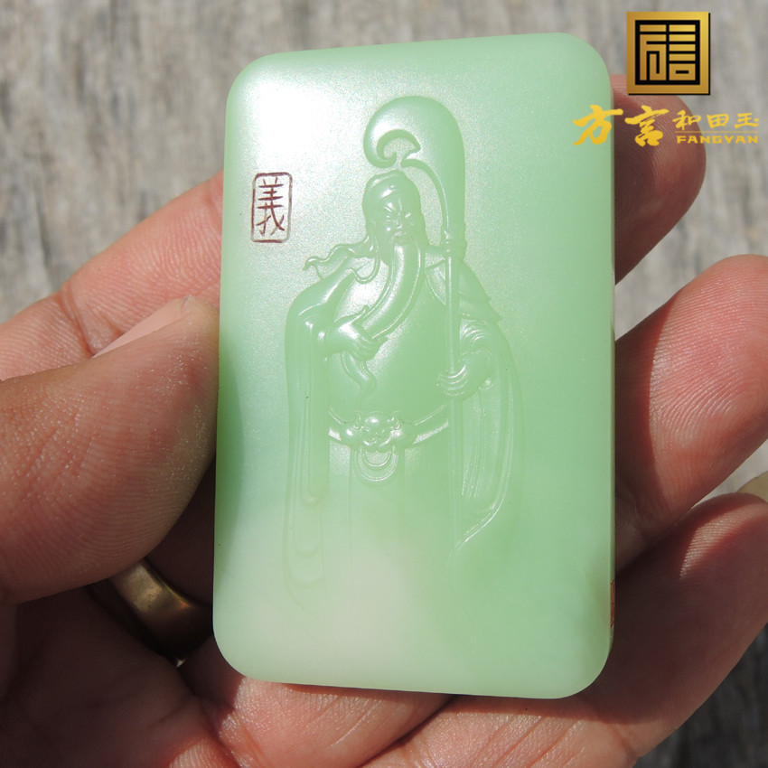 方言热卖精品特惠罕见的无结构白底翠关公吊坠羊脂玉皮色项链R