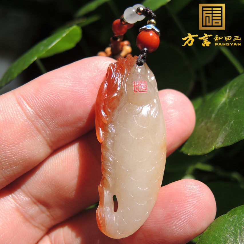 方言巨漏候晓峰老熟一眼真鸽血红沁羊脂白玉籽料双色名品鱼吊坠R