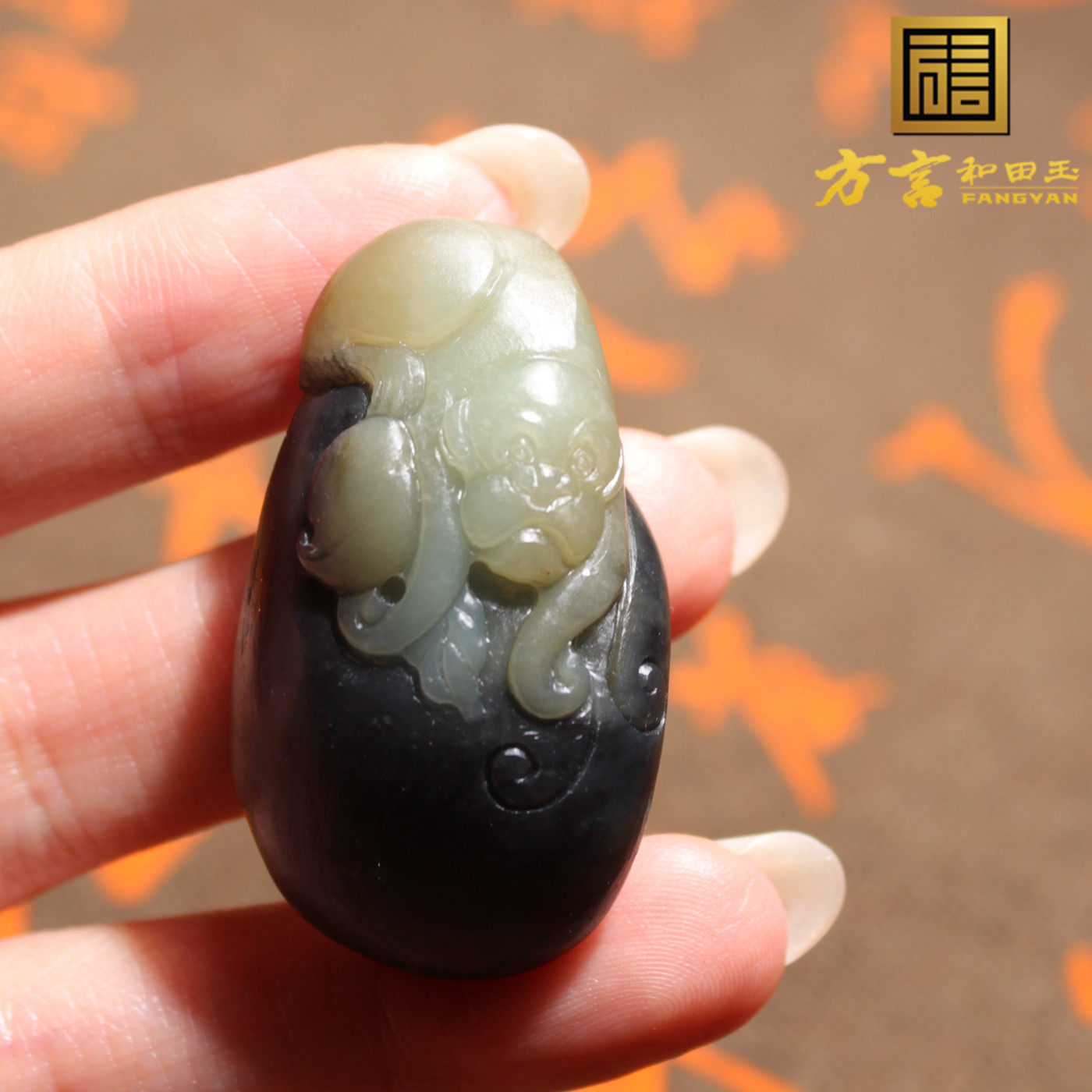 新疆大漠楼兰三色糖青花灵猴吊坠