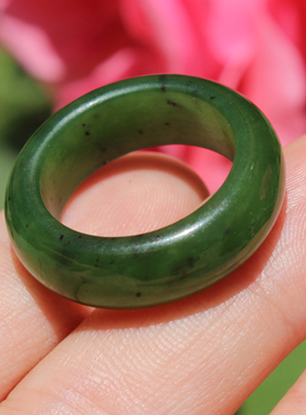 方言和田玉俄红皮菠菜绿碧玉戒指