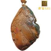 方言和田玉大师工珍品罕见绿色枣叶青地表籽料一把抓锦灰堆把件R