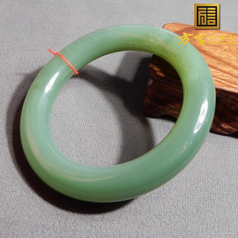 方言收藏级俄料老坑碧玉苹果绿带猫眼高冰高油内径59mm圆条手镯w4