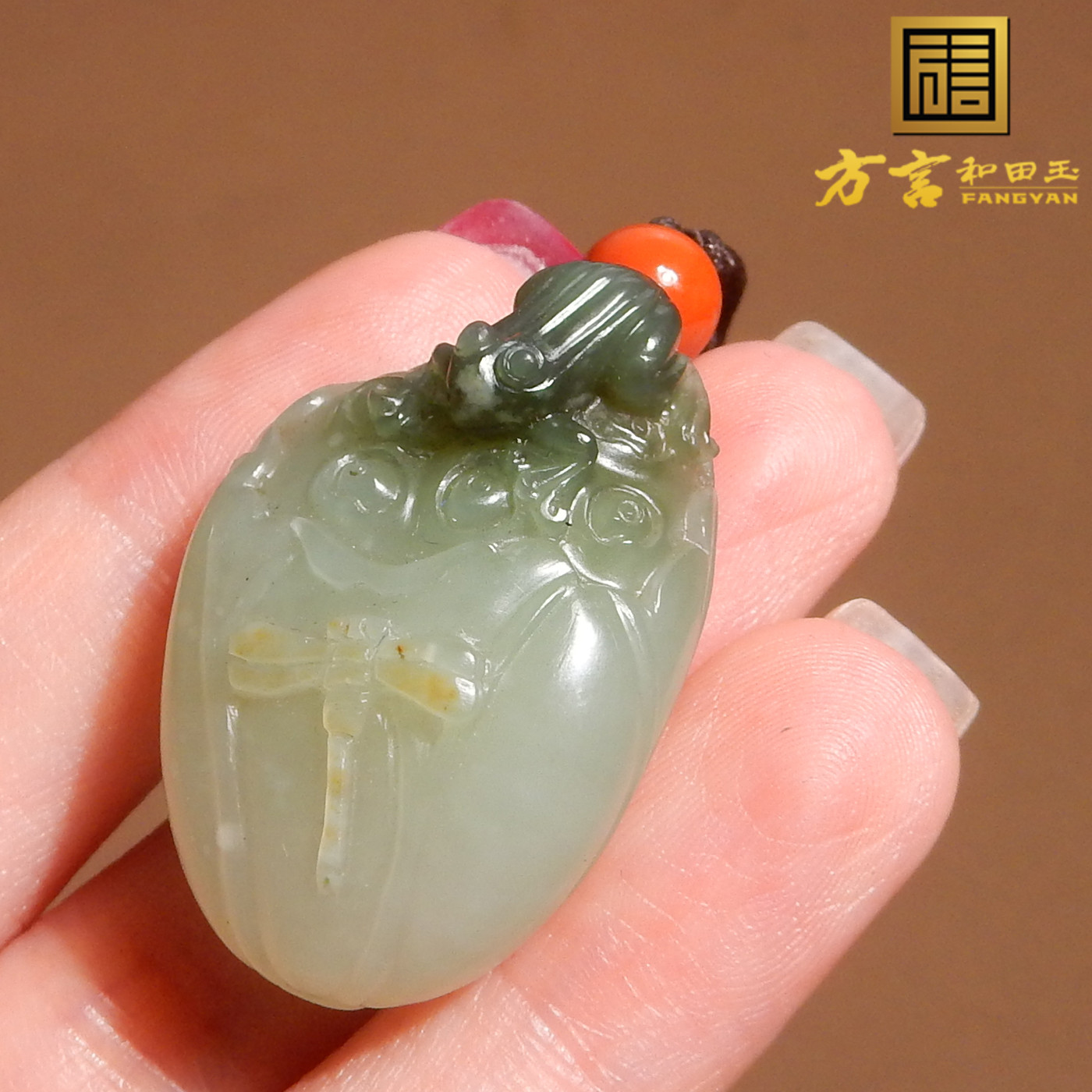 罕见方言和田玉俄罗斯油润细腻糖白玉带翠三色呱呱来财吊坠挂件A2