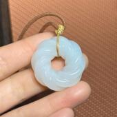 震惊了方言企业精品和田玉新疆且末温润细腻白玉甜甜圈吊坠挂件O