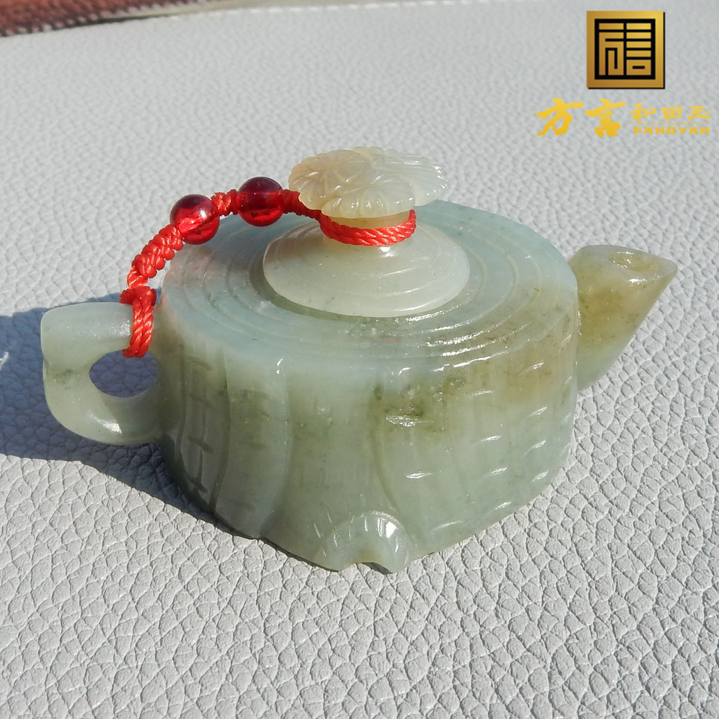 惊呆了方言和田玉精品新疆且末料蓝色基调带糖色把把壶手把件A5