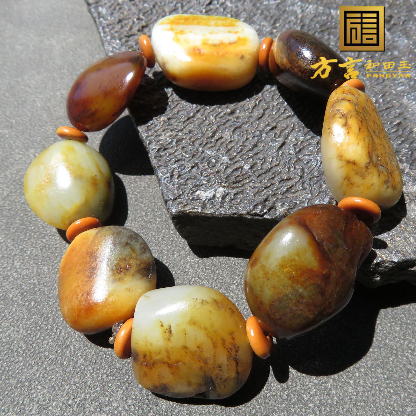 震惊方言精品和田玉收藏级新疆老熟如酥黄沁皮白玉籽料原石手串w1