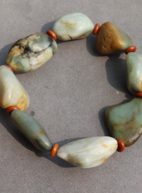 方言精品和田玉佩戴新疆玉龙河老熟黄沁皮翠青籽料意境原石手串A8