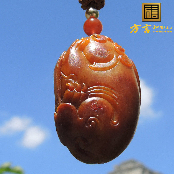 方言和田玉镇店之宝玉龙河产杨大钊原生红皮黄玉独颗籽料手把件F