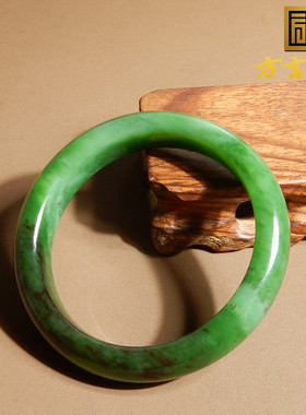 俄老坑料红皮辣碧玉56mm精美手镯