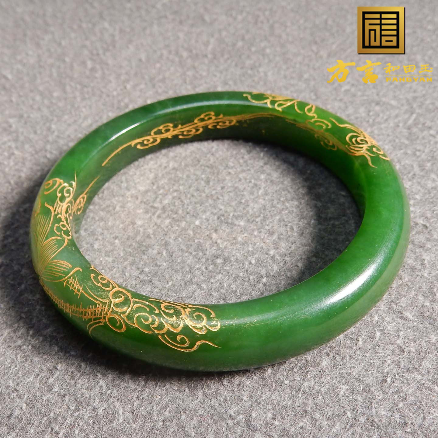 惊呆了方言和田玉俄罗斯老坑碧玉温润细腻阳绿描金工艺53mm手镯s2