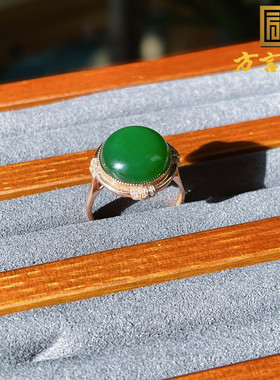 放漏方言精品和田玉俄罗斯特色老坑料细腻碧玉菠菜绿金镶玉戒指w3