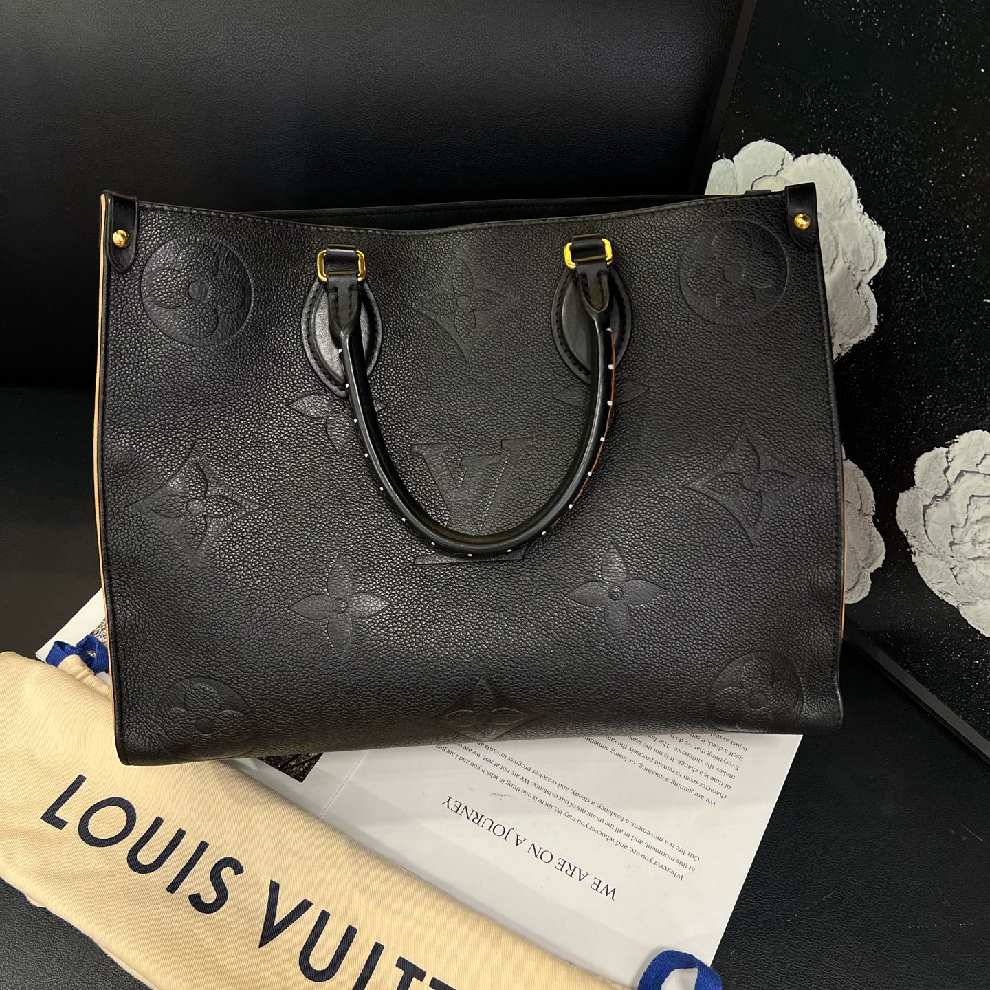 Lv芯片款豹纹拼黑胶囊系列中号onthego单肩包35*25*15公价28200