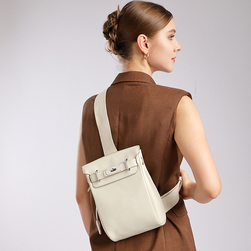 新款斜跨包牛皮胸包背包