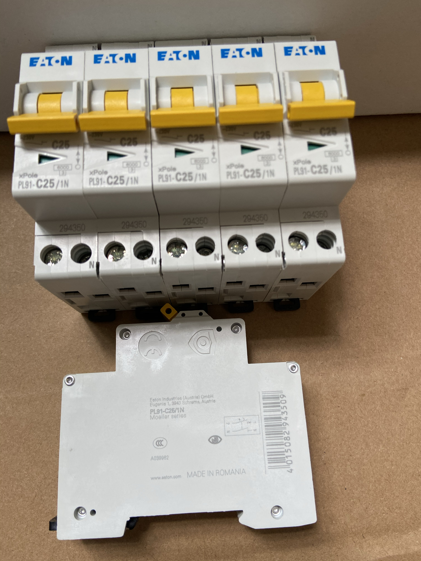 原装进口空气开关伊顿穆勒断路器PL91-C25/IN  25A 32A 实拍现货