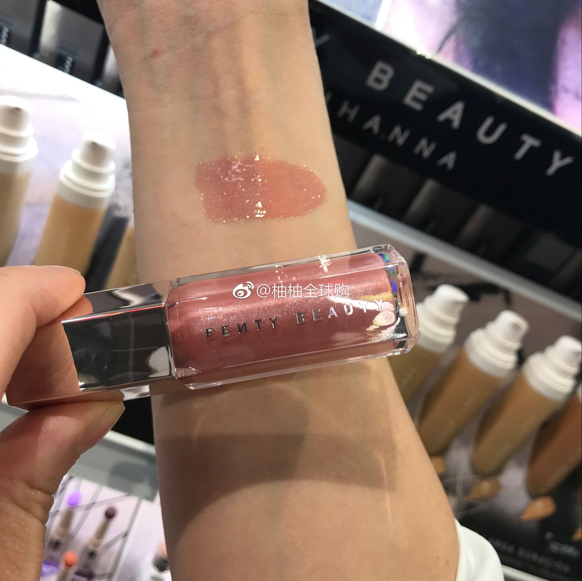 现货蕾哈娜RIHANNA彩妆FENTY BEAUTY新款唇釉唇蜜FUSSY|msdalam kategori Alat solek/minyak wangi/kecantikan, Lip Gloss/Lip Gloss - dari Buy2taobao.com untuk memberikan perkhidmatan ejen Taobao profesional membeli