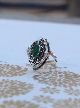 手作绿玛瑙镶纯银镀层翻盖戒指