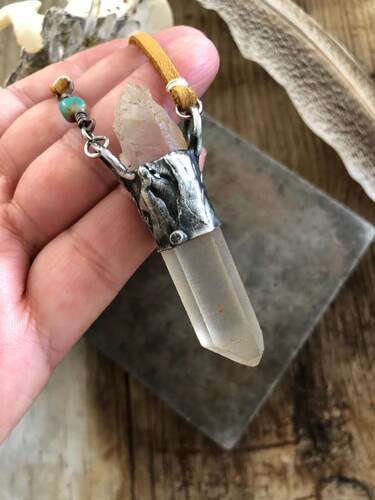 透明石英水晶绿松石珠麂皮项链