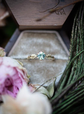 14K黄金绿色蓝宝石戒指树皮枝叶