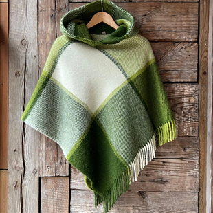 拉脱维亚代购Shawl▽手作时尚百搭纯羔羊毛绿色连帽流苏斗篷披肩