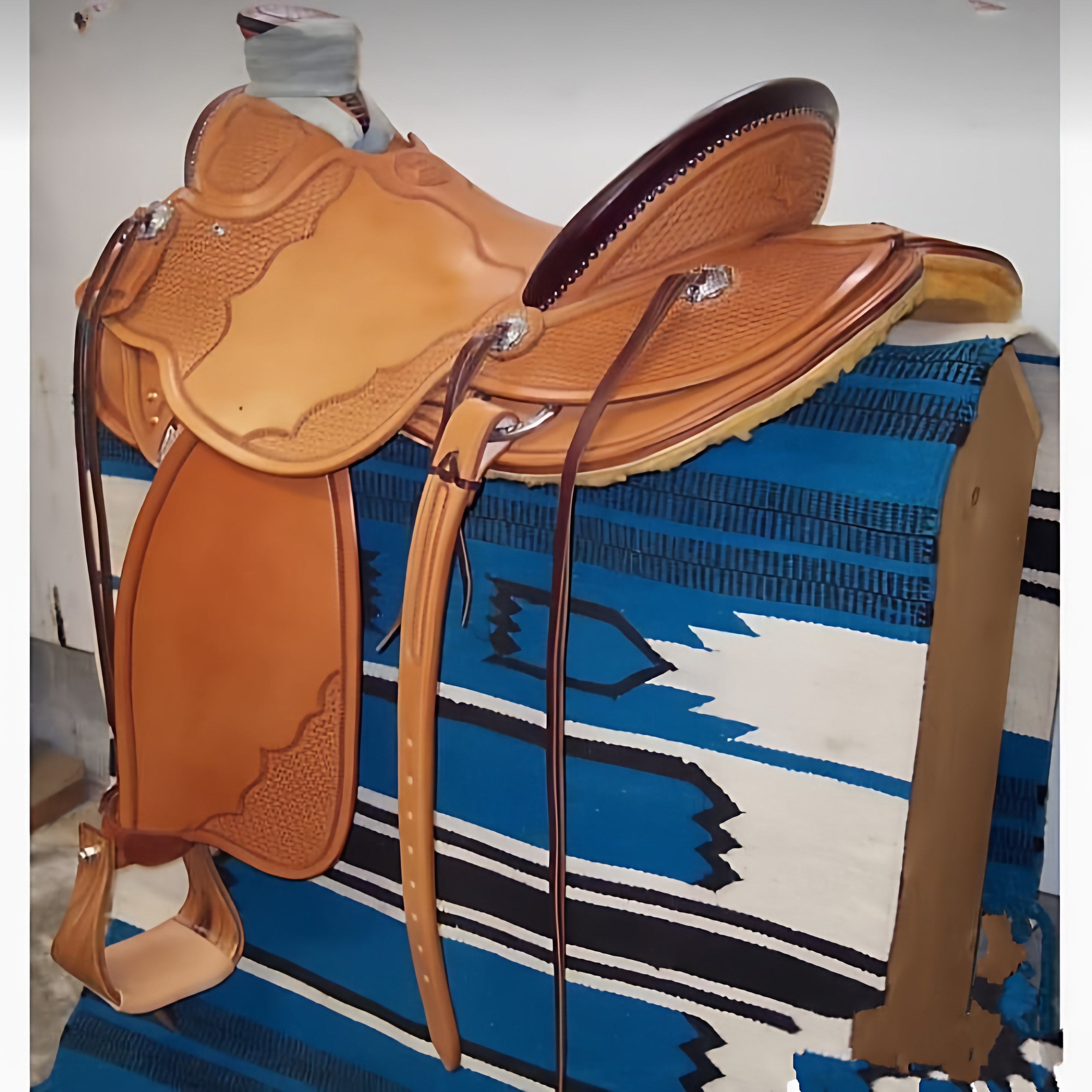 海外代购Saddle手作定制16英寸配马笼头胸甲等配件西部大角马鞍