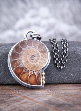 菊石化石螺旋图案氧化纯银项链