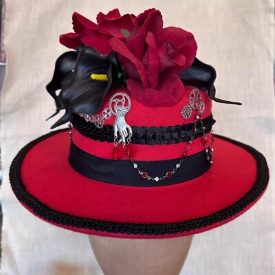 浪漫优雅红玫瑰与黑百合花英伦帽