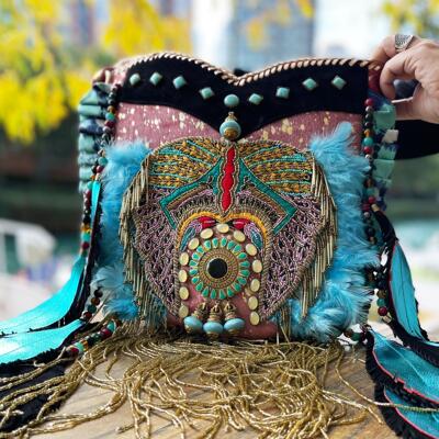 精致串珠羽毛流苏单肩斜挎包