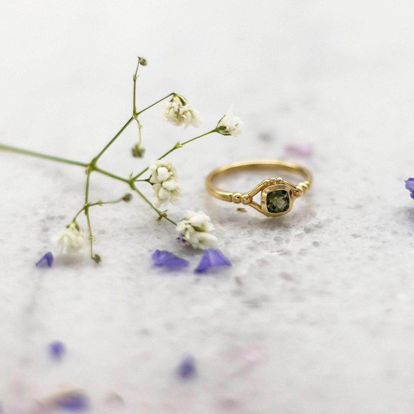 希腊代购Jewelry㊣ 手作小巧精美复古绿色碧玺14k金镶边戒指定制
