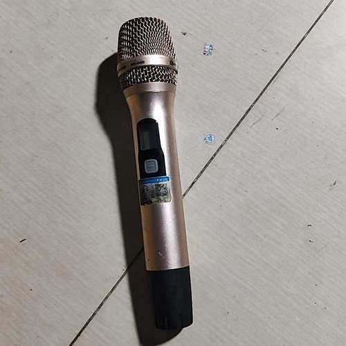 议价麦谷6400无线话筒，成色如图，通电灯亮，其它功能没有测试，,3C数码配件,其它配件,淘宝优惠券,粉丝福利购,淘宝优惠卷