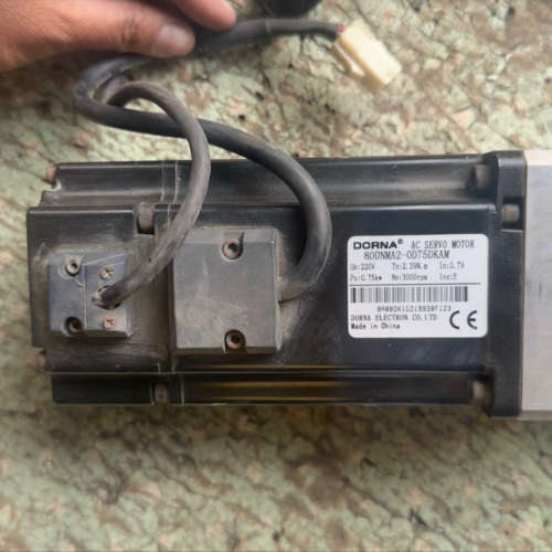 议价东菱伺服电机一只，80DNMA2-0D75DKAM，750W