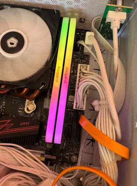 议价阿斯加德DDR4 3200Hz 8G两根灯条，共16G，连号