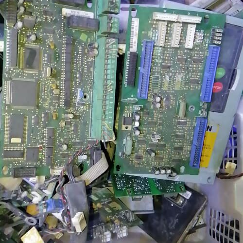 议价出售伟肯变频器主板，一套两块，有明显使用痕迹。，适合有经