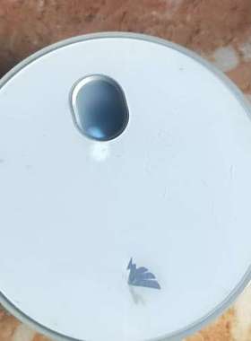 议价钉钉M1智能考勤机，型号DM1，白色款。成色轻微使用痕迹，没