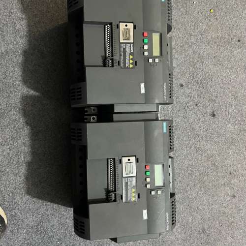 议价6SL3210-5BE27-5UV0变频器，两台实物拍