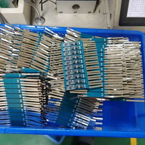 议价三串保护板，大Mos，工作电流7安，顺间电流20安，点好