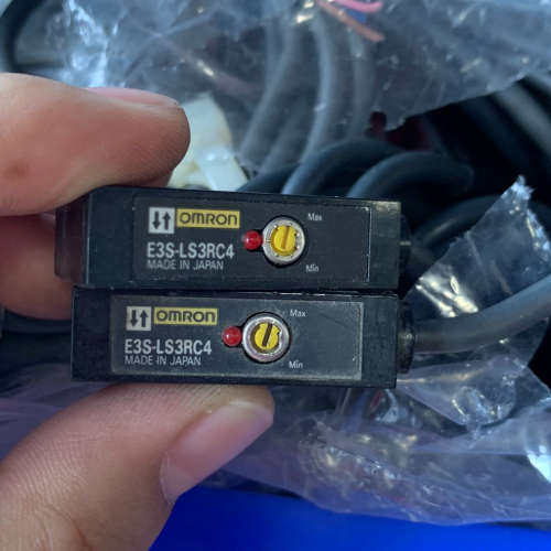 议价二手 E3S-LS3RC4 原装正品激光传感器，有多个