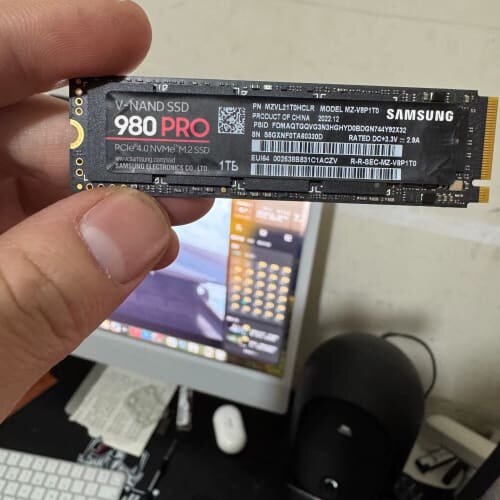 议价980pro，1tb固态，非正盘，使用无问题，当普通1t固态