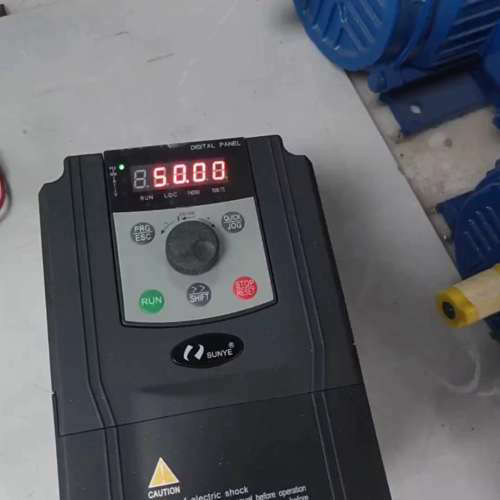 议价日业变频器4KW，CM528-A04T4R0G/5R5PB，