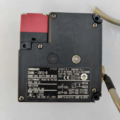 议价安全门开关D4NL-1DFG-B,图片实拍,功能完好,