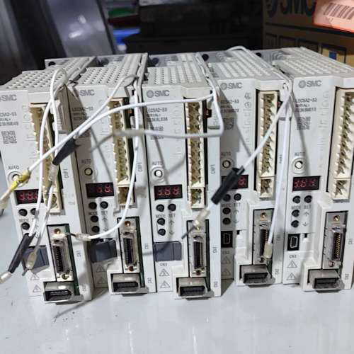 议价SMC伺服驱动器LECSA2-S3，5台，成色有明显使用痕迹