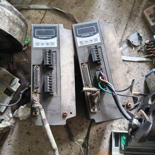 议价日鼎伺服驱动器DHS3205，拆机好如图型号自己看，特