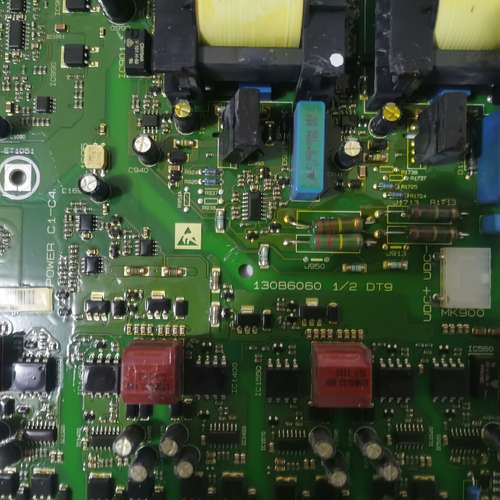 议价丹佛斯变频器FC302，75KW电源驱动板，130B6060