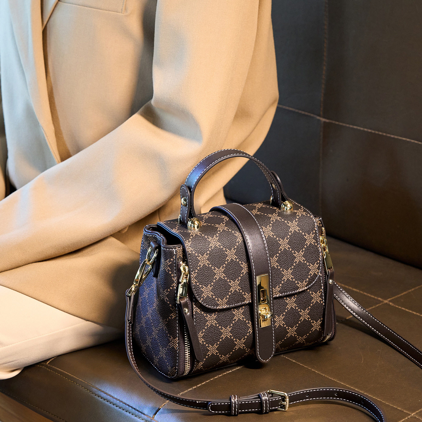 时尚咖色2026新款斜挎包百搭韩版女士潮流单肩斜跨手提小包水桶包