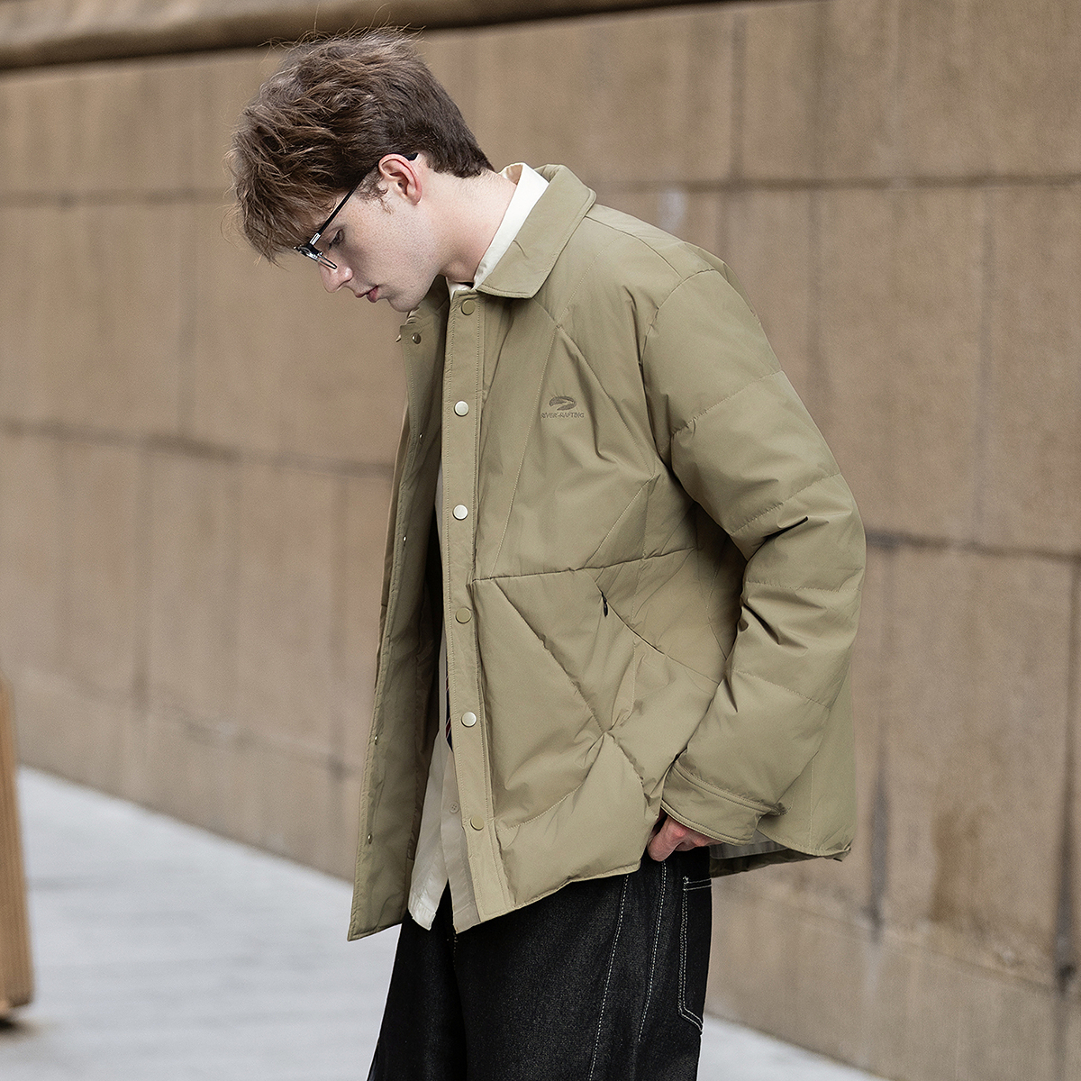 唐狮2025冬短款羽绒服男精致刺绣翻领商务风气质简约高级感百搭